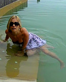 Leony Aprill
